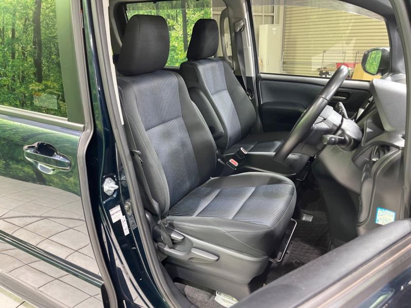 2015 Toyota Voxy DBA-ZRR80W (UW-6aaa0b72bb7f7)[6]