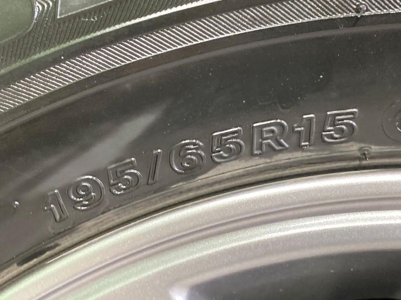 2017 Toyota Esquire DBA-ZRR80G (UW-6aaa0b756f90a)[28]