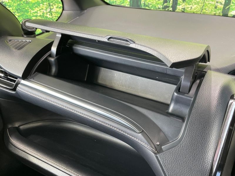 2017 Toyota Esquire DBA-ZRR80G (UW-6aaa0b75c550d)[28]