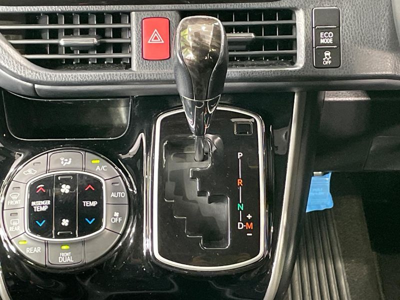 2017 Toyota Esquire DBA-ZRR80G (UW-6aaa0b75c550d)[25]