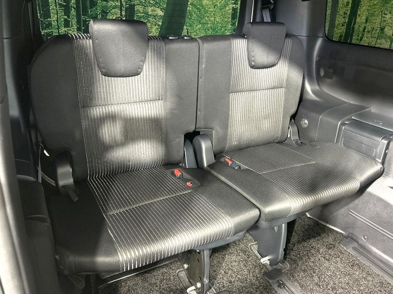 2017 Toyota Voxy DBA-ZRR80W (UW-6aaa0b7827ce3)[12]