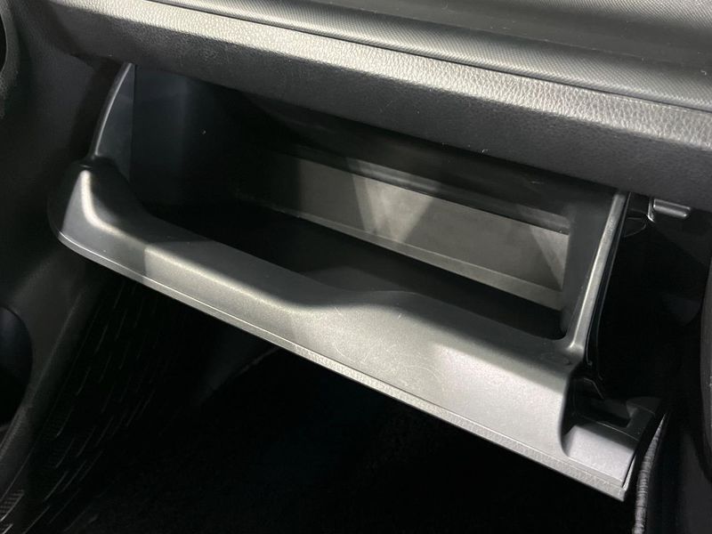 2018 Toyota Voxy DBA-ZRR80W (UW-6aaa0b795ec2a)[8]
