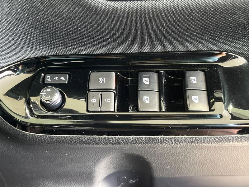 2018 Toyota Voxy DBA-ZRR80W (UW-6aaa0b795ec2a)[21]