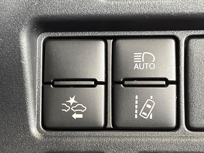 2018 Toyota Voxy DBA-ZRR80W (UW-6aaa0b795ec2a)[25]