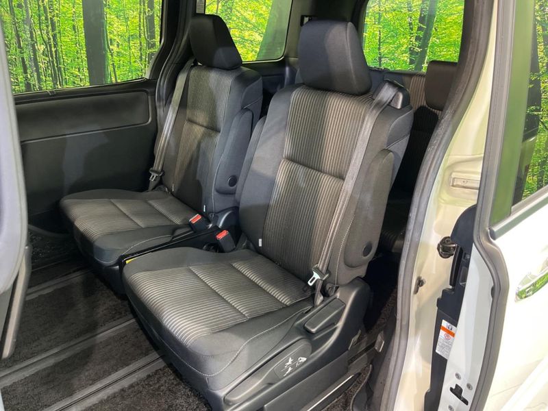 2018 Toyota Voxy DBA-ZRR80W (UW-6aaa0b7b6a40f)[16]