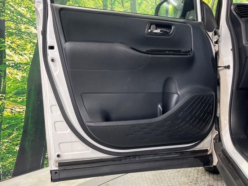 2018 Toyota Voxy DBA-ZRR80W (UW-6aaa0b7b6a40f)[18]