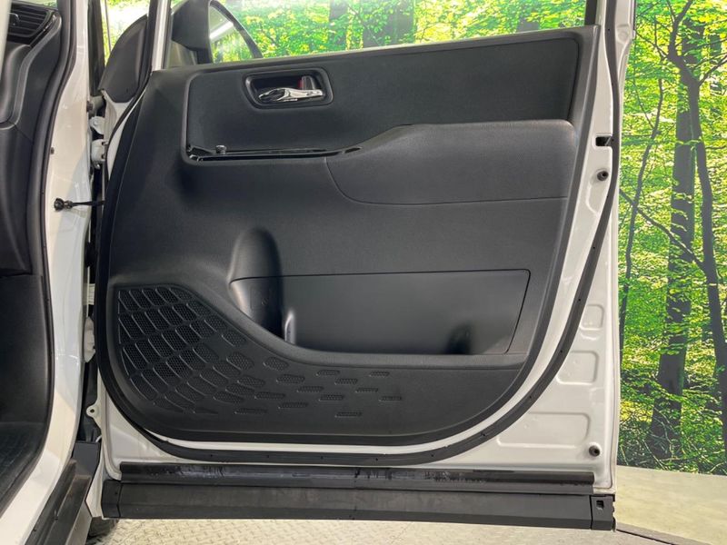 2018 Toyota Voxy DBA-ZRR80W (UW-6aaa0b7b6a40f)[19]