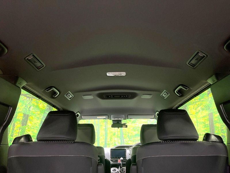 2019 Toyota Voxy DBA-ZRR80W (UW-6aaa0b7b9b00e)[10]