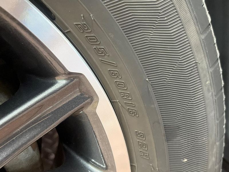 2015 Toyota Voxy DBA-ZRR85W (UW-6aaa0b82b8579)[15]