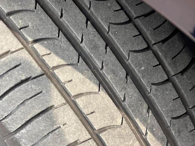 2015 Toyota Voxy DBA-ZRR85W (UW-6aaa0b82b8579)[10]