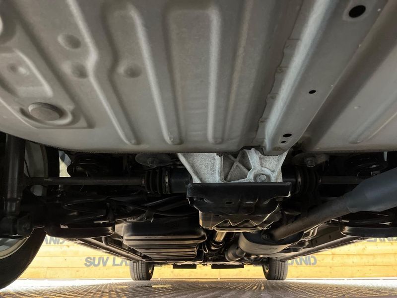 2015 Toyota Voxy DBA-ZRR85W (UW-6aaa0b82b8579)[24]