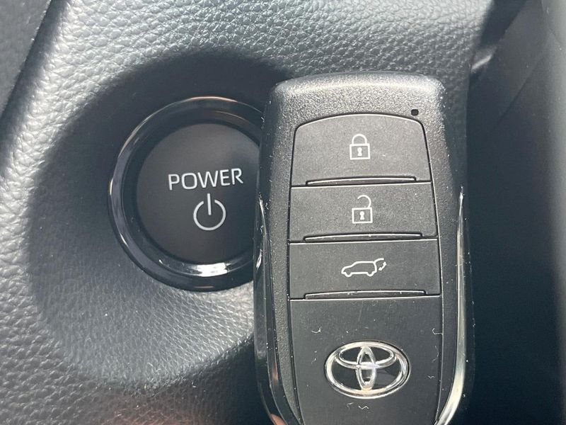 2025 Toyota Corolla Cross 6AA-ZVG13 (UW-6aaa0b92a8223)[21]