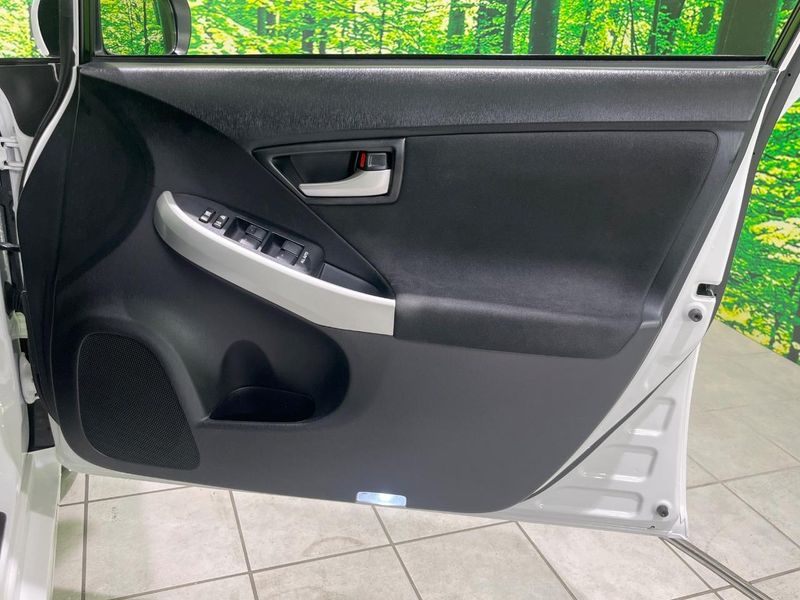2015 Toyota Prius DAA-ZVW30 (UW-6aaa0b996226b)[12]