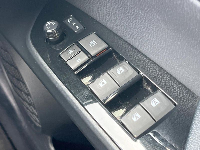 2017 Toyota Prius DAA-ZVW50 (UW-6aaa0ba0281f8)[27]