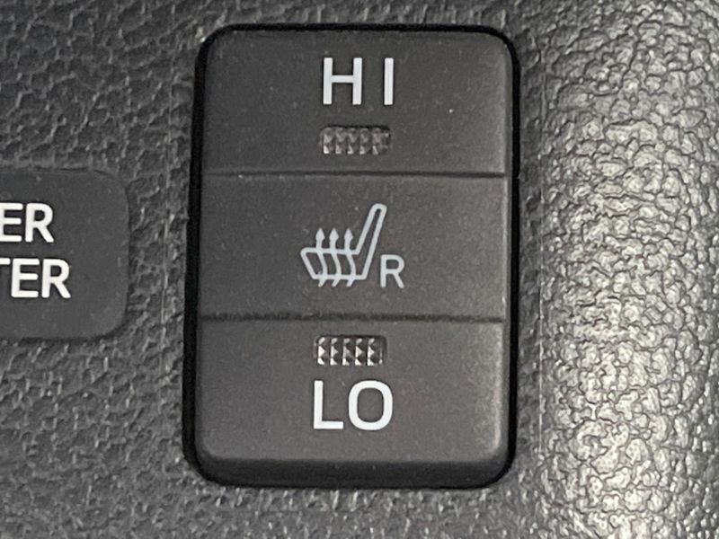 2017 Toyota Prius DAA-ZVW50 (UW-6aaa0ba0281f8)[23]
