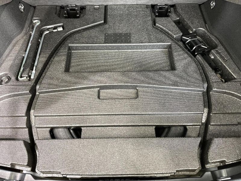2017 Toyota Prius DAA-ZVW51 (UW-6aaa0ba5c8673)[16]