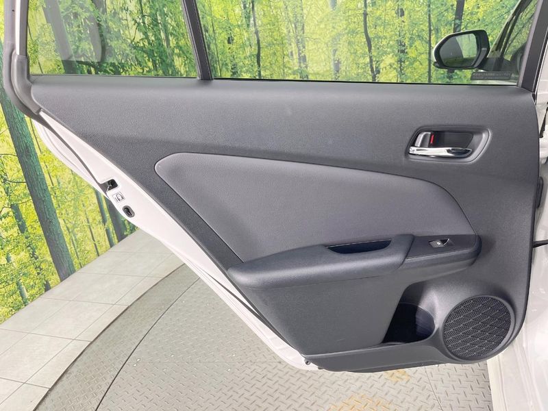 2017 Toyota Prius PHV DLA-ZVW52 (UW-6aaa0babdd24b)[28]
