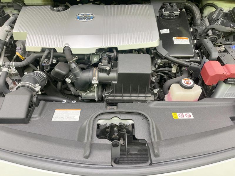 2017 Toyota Prius PHV DLA-ZVW52 (UW-6aaa0babdd24b)[4]