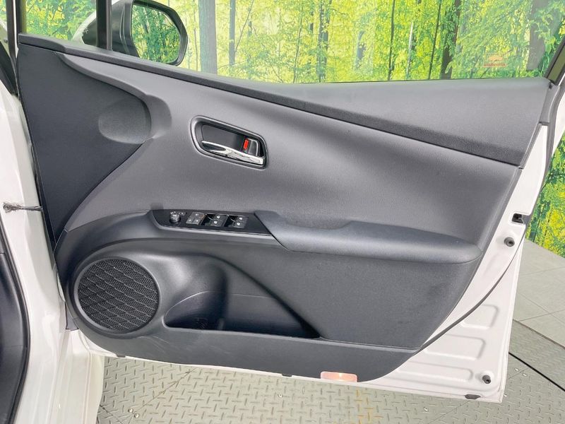 2017 Toyota Prius PHV DLA-ZVW52 (UW-6aaa0babdd24b)[29]