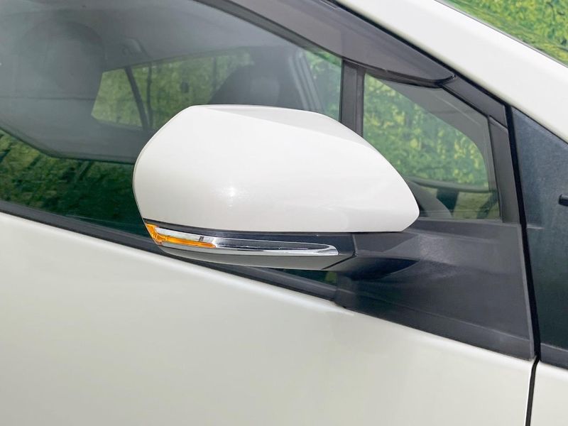 2017 Toyota Prius PHV DLA-ZVW52 (UW-6aaa0babdd24b)[5]