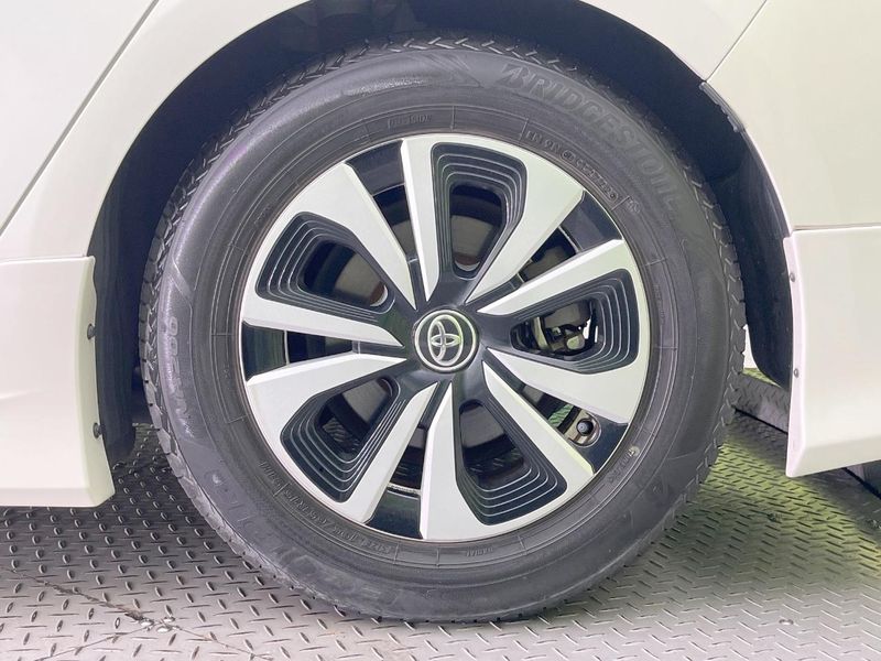 2017 Toyota Prius PHV DLA-ZVW52 (UW-6aaa0babdd24b)[12]