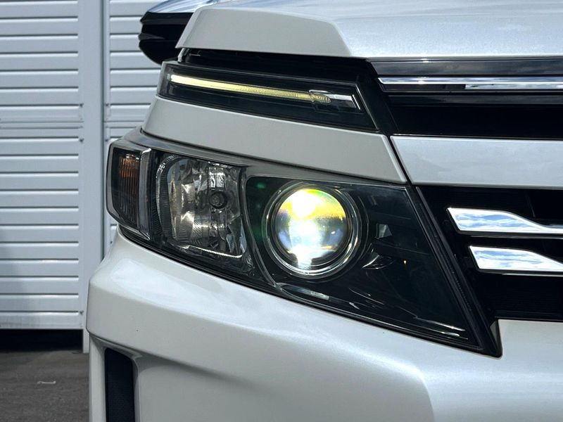 2015 Toyota Voxy DAA-ZWR80G (UW-6aaa0bb6c11ab)[12]