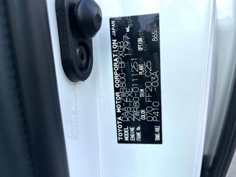 2015 Toyota Voxy DAA-ZWR80G (UW-6aaa0bb6c11ab)[1]