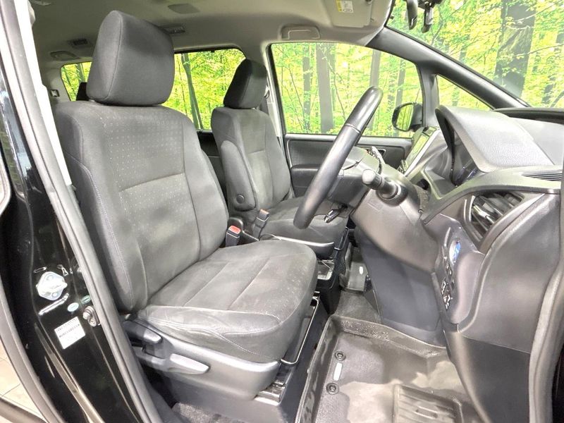 2015 Toyota Voxy DAA-ZWR80G (UW-6aaa0bb730019)[9]