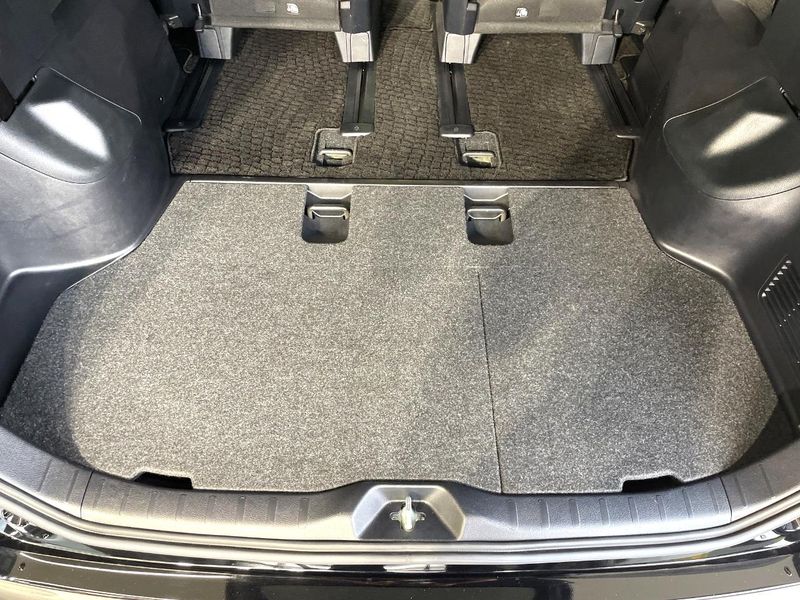 2017 Toyota Voxy DAA-ZWR80W (UW-6aaa0bb8b626d)[15]