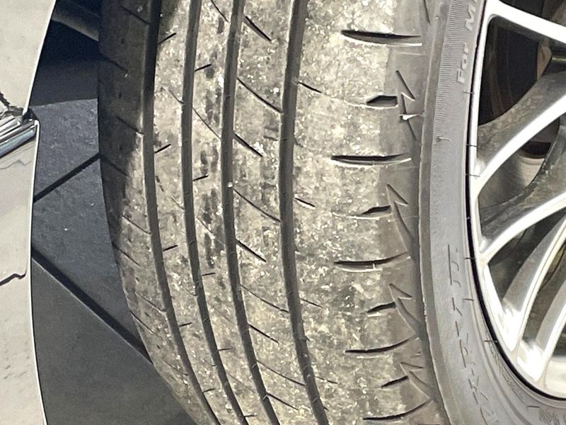2017 Toyota Voxy DAA-ZWR80W (UW-6aaa0bb8b626d)[25]