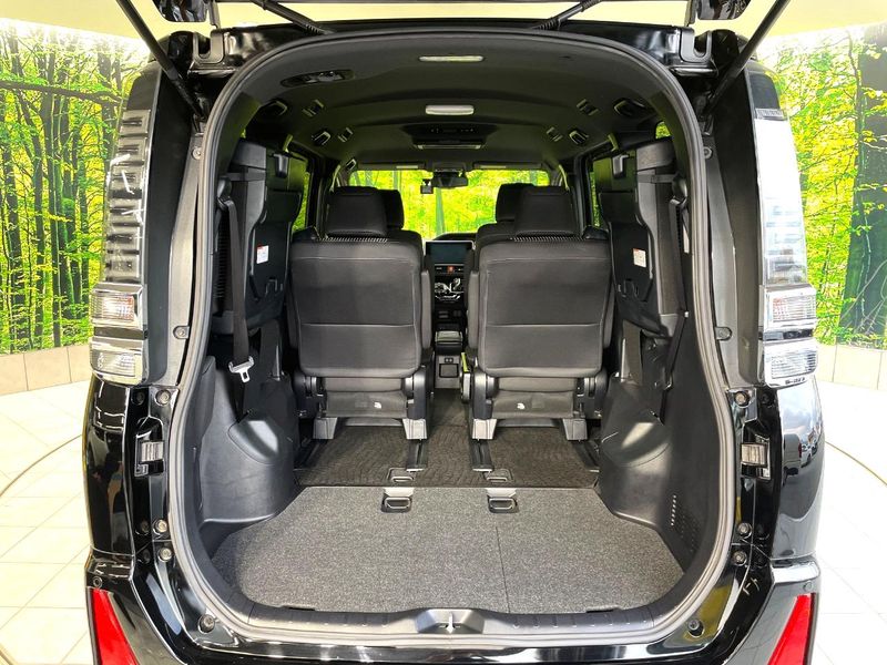 2017 Toyota Voxy DAA-ZWR80W (UW-6aaa0bb8b626d)[14]