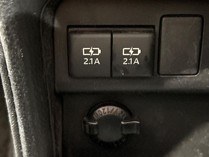 2017 Toyota Esquire DAA-ZWR80G (UW-6aaa0bb916e9e)[27]