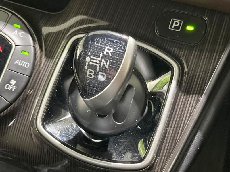 2017 Toyota Esquire DAA-ZWR80G (UW-6aaa0bb96979f)[27]