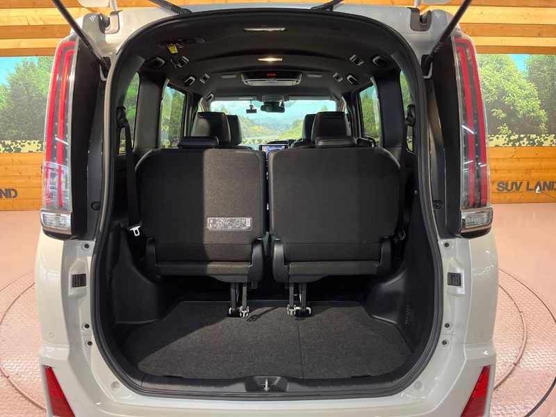 2019 Toyota Noah DAA-ZWR80W (UW-6aaa0bbc69b74)[5]