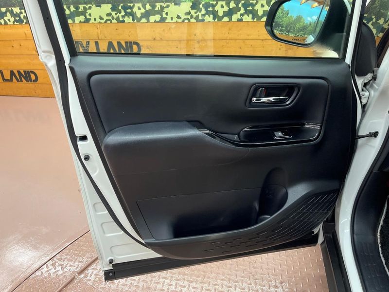 2019 Toyota Noah DAA-ZWR80W (UW-6aaa0bbc69b74)[26]