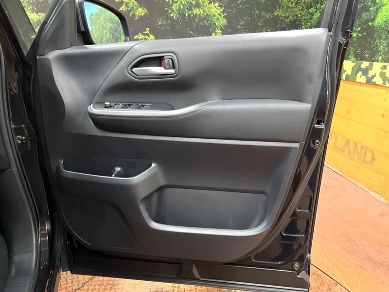 2023 Toyota Voxy 6AA-ZWR90W (UW-6aaa0bc11ccba)[17]