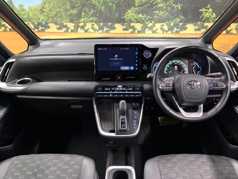 2023 Toyota Voxy 6AA-ZWR90W (UW-6aaa0bc11ccba)[23]