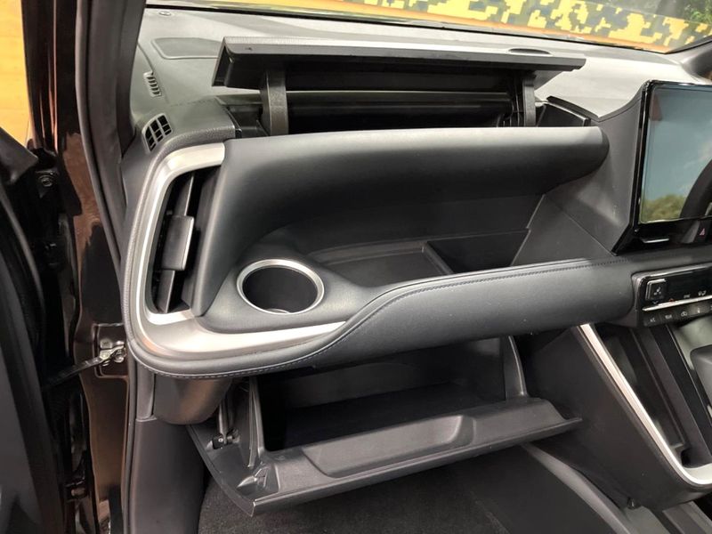 2023 Toyota Voxy 6AA-ZWR90W (UW-6aaa0bc11ccba)[4]