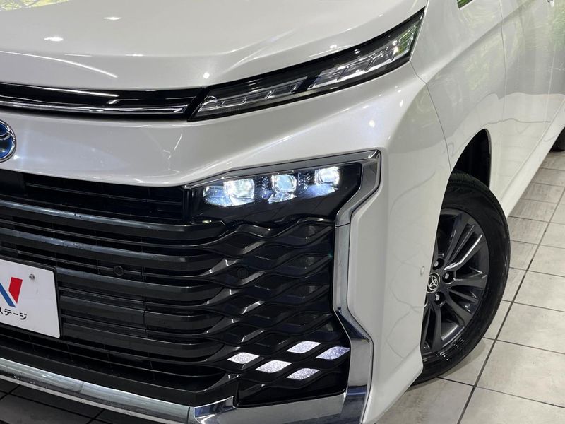 2022 Toyota Voxy 6AA-ZWR95W (UW-6aaa0bced9e7a)[9]