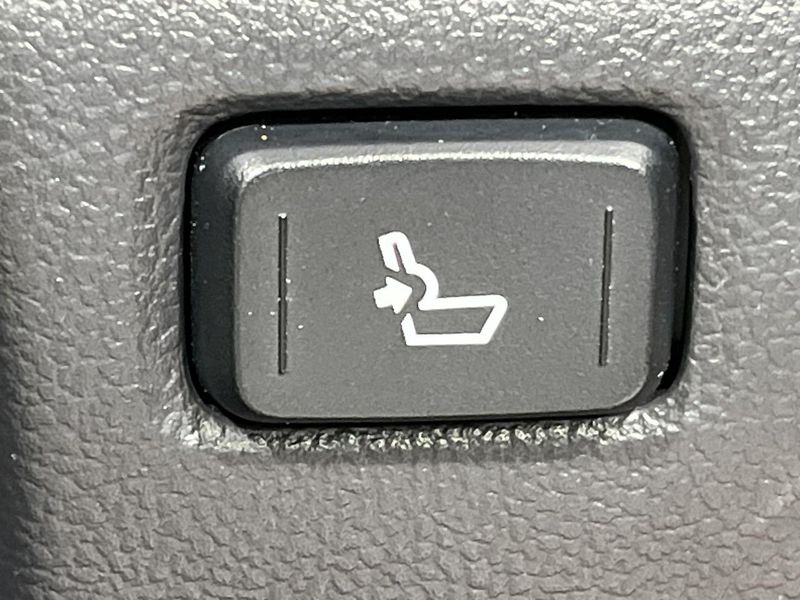 2019 Toyota C-HR 6AA-ZYX11 (UW-6aaa0bd6ec7a4)[23]