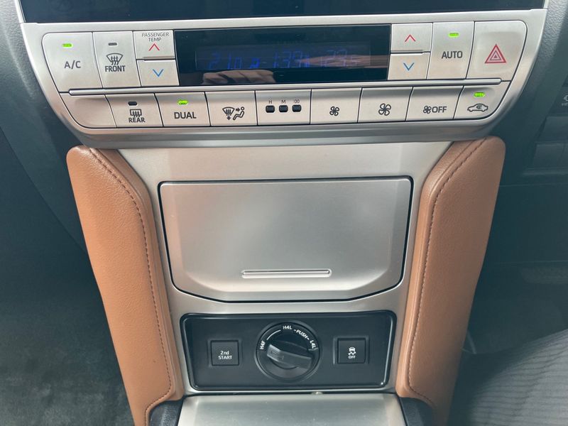 2022 Toyota Land Cruiser Prado 3BA-TRJ150W (UW-mu3p63uayio7)[22]