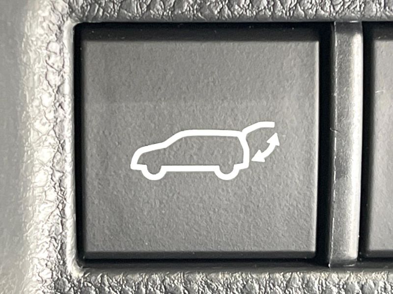 2023 Toyota Harrier Hybrid 6AA-AXUH85 (UW-6aab586c9b295)[28]
