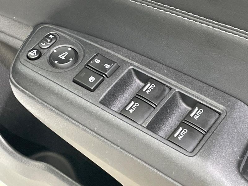 2016 Honda Jade DAA-FR4 (UW-6aab58ead01ee)[22]