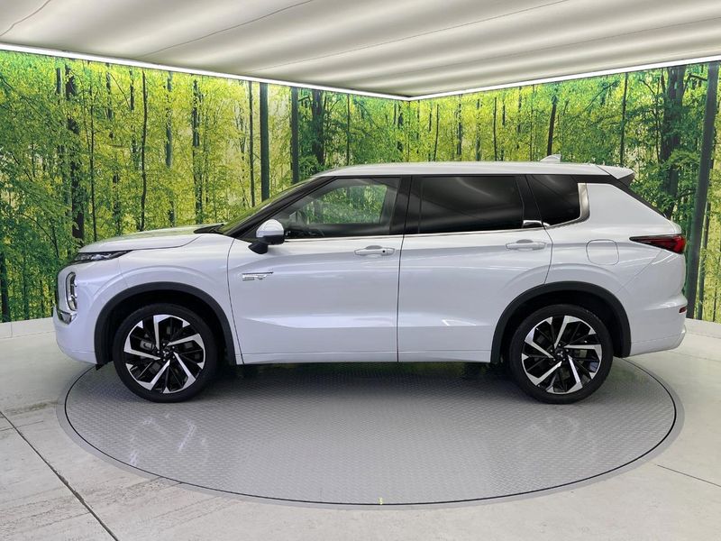 2022 Mitsubishi OUTLANDER PHEV 5LA-GN0W (UW-6aab59107354c)[18]