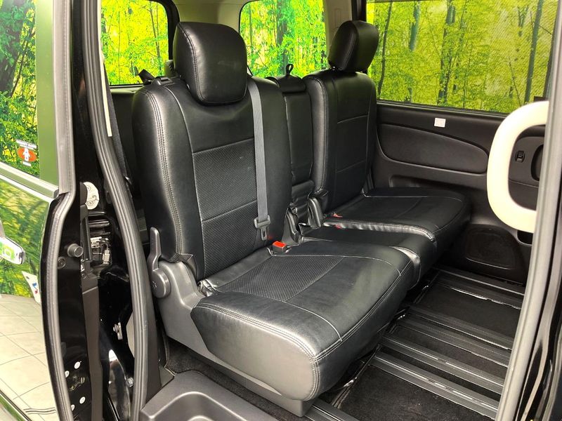 2015 Nissan Serena DAA-HFC26 (UW-6aab594fbe32a)[25]