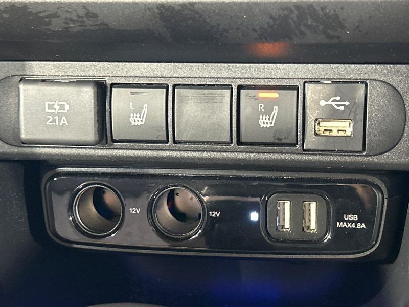 2022 Toyota Yaris Cross 6AA-MXPJ10 (UW-6aab5ac3a88de)[25]