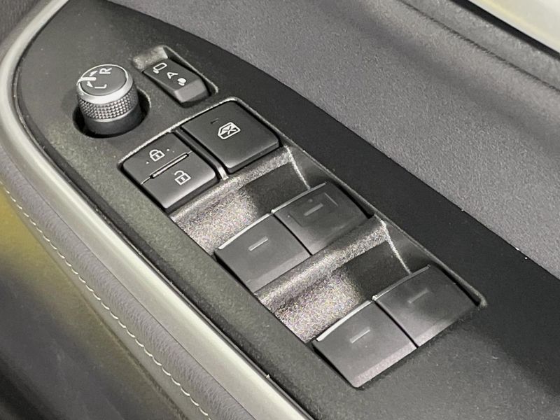 2023 Toyota Noah 6BA-MZRA90W (UW-6aab5af8a3a56)[26]