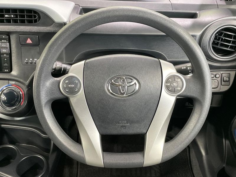 2014 Toyota Aqua DAA-NHP10 (UW-6aab5b07ec6b1)[26]