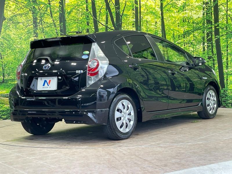 2014 Toyota Aqua DAA-NHP10 (UW-6aab5b07ec6b1)[14]
