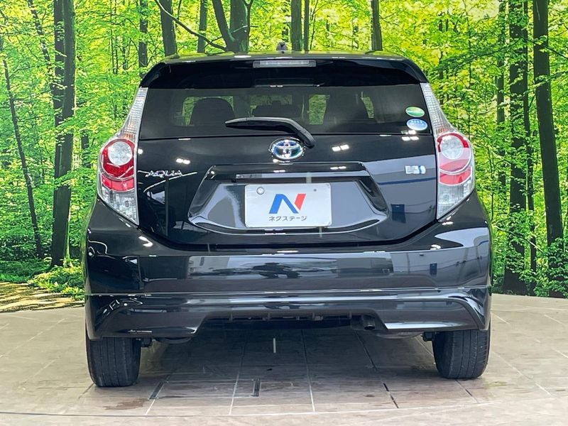 2014 Toyota Aqua DAA-NHP10 (UW-6aab5b07ec6b1)[15]